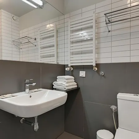 So - Self Check-in Bed & Breakfast 4*